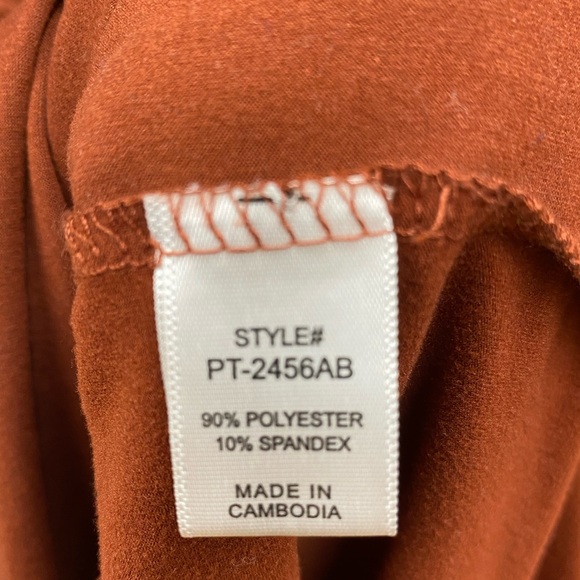 Zenana Rolled Short Sleeve V-Neck Top in Rust Sz Large (Oversized) - Picture 6 of 7